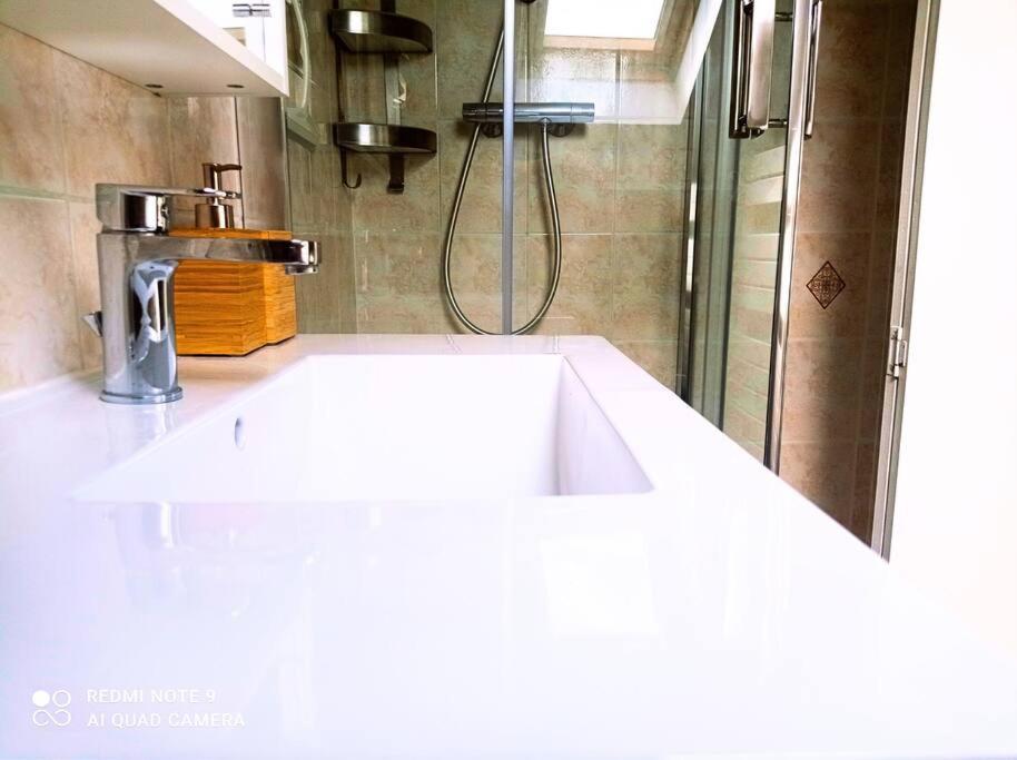Appartamento Le Duplex Decontracte Fleury-les-Aubrais Esterno foto